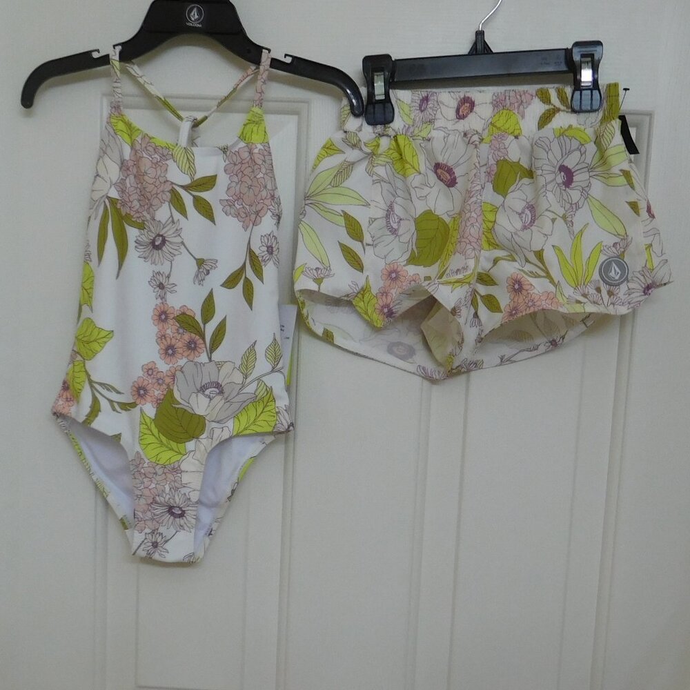 NWT Girls Volcom Floral 1pc Swimsuit With Matching Shorts sz 3t